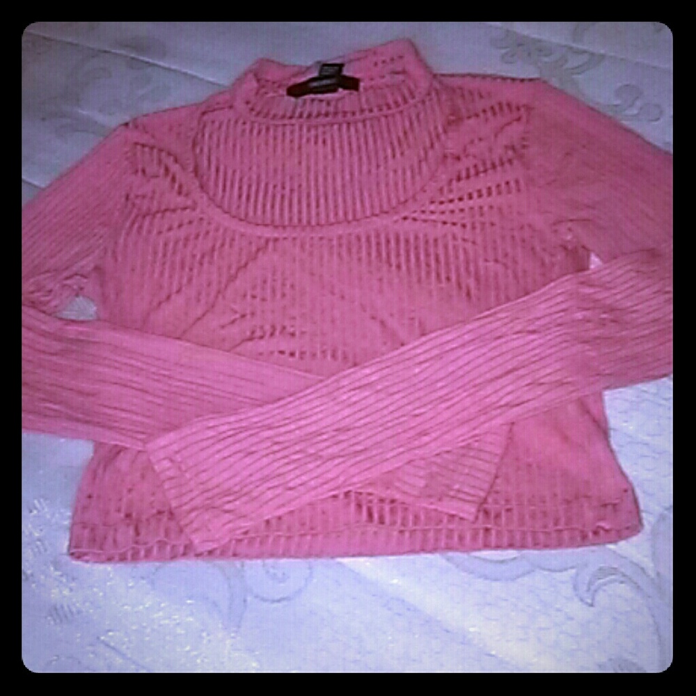 Long sleeve pink necklace top